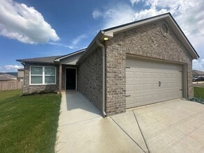 Building Photo - 71 Skyline Lp