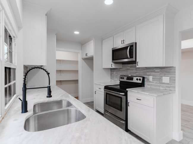 Building Photo - 7117 Chinaberry Rd