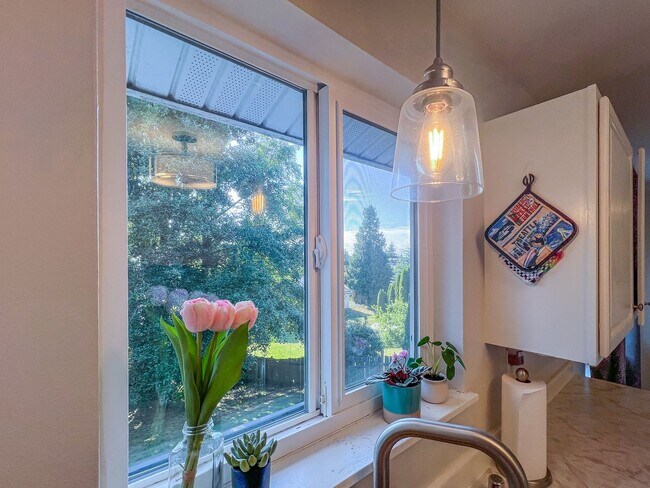 Building Photo - 4Bd/1.5Ba Seattle House