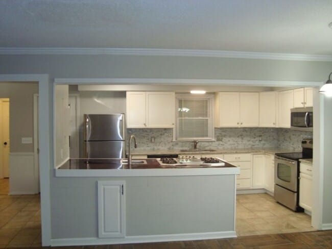 Foto del edificio - Renovated 4 bedroom available now to rent!