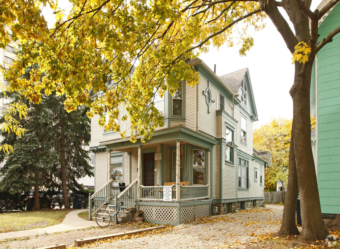 Building Photo - 123 N State St