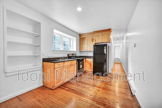 Building Photo - 112 Virgil st 1A