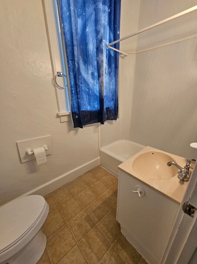 Foto del edificio - 211 W 9th St