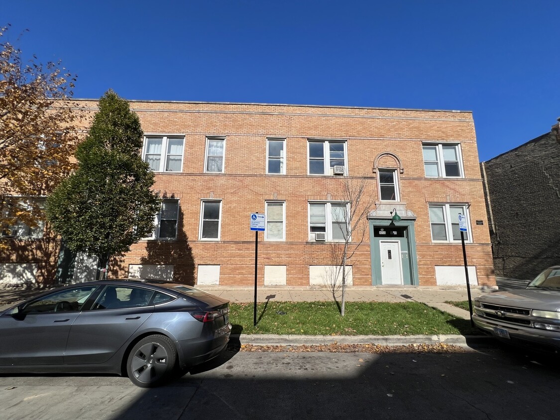 Primary Photo - 4058 W Hirsch St
