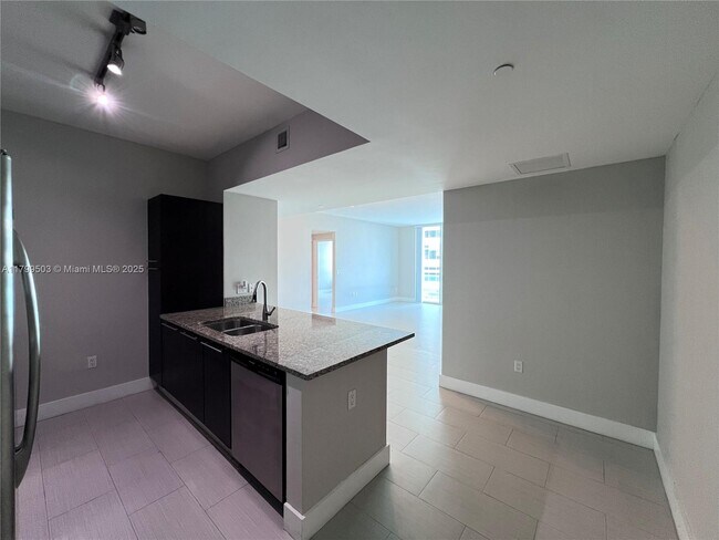 Foto del edificio - 950 Brickell Bay Dr