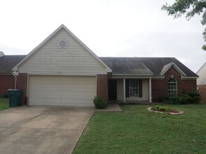 Building Photo - 1765 Madison Cove E
