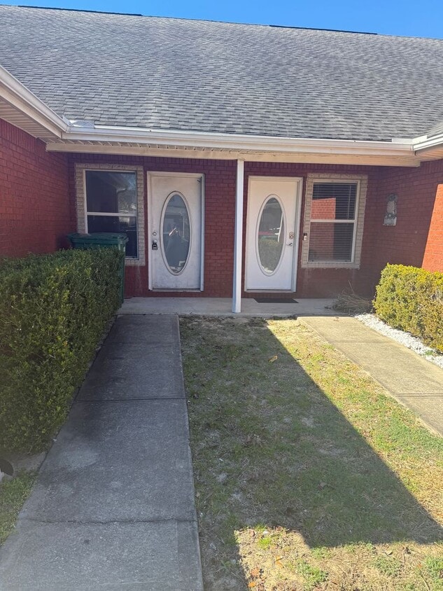 Building Photo - 3 BR 2 BA  Sophisticated Townhome with Charm and Sophistication - Heart of Destin Florida