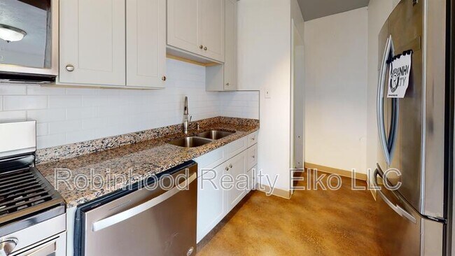 Building Photo - 1262 7th St