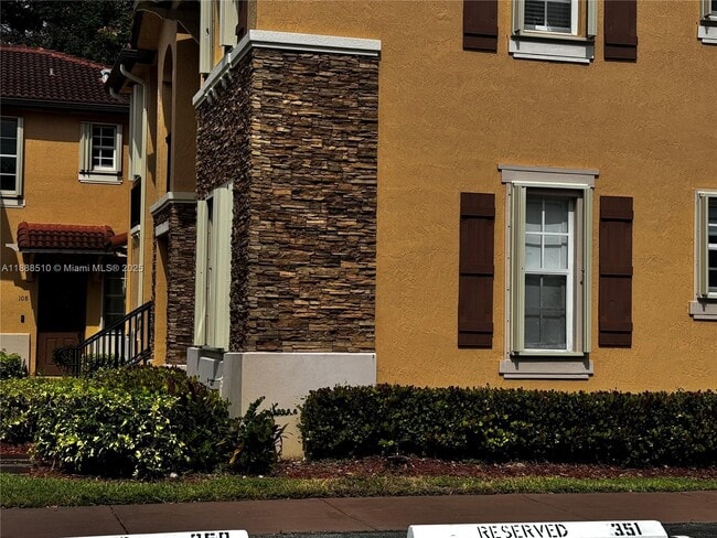 Building Photo - 1480 NE 33rd Ave