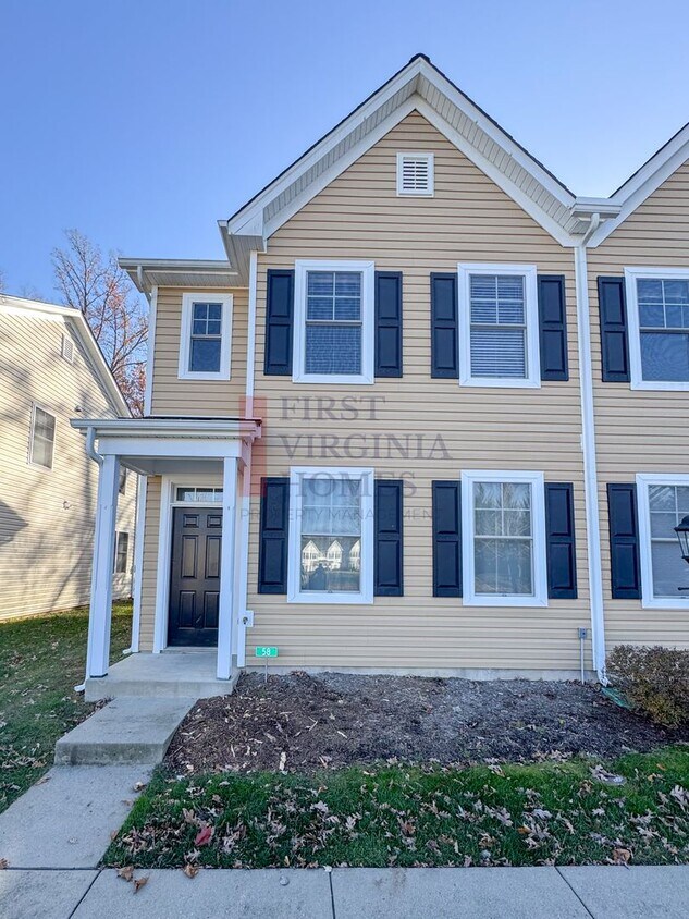 Foto principal - Two story townhouse w/ 3 bedrooms,2.5 baths