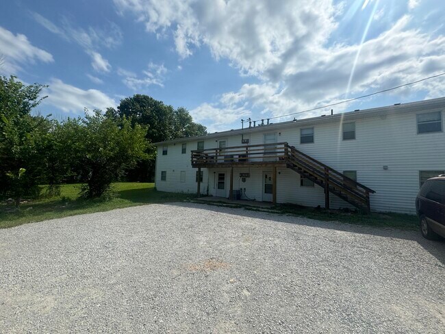 Foto del edificio - 5001 N Creasy Springs Rd