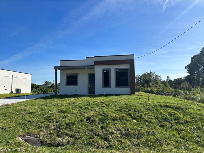 Building Photo - 681 Windermere Dr