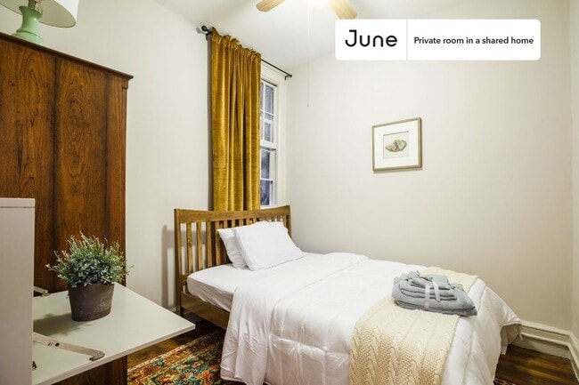 Room in Shared 5 bed/1 bath home in Hell's Kitchen