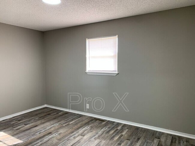 Foto del edificio - 3037 W 15th St