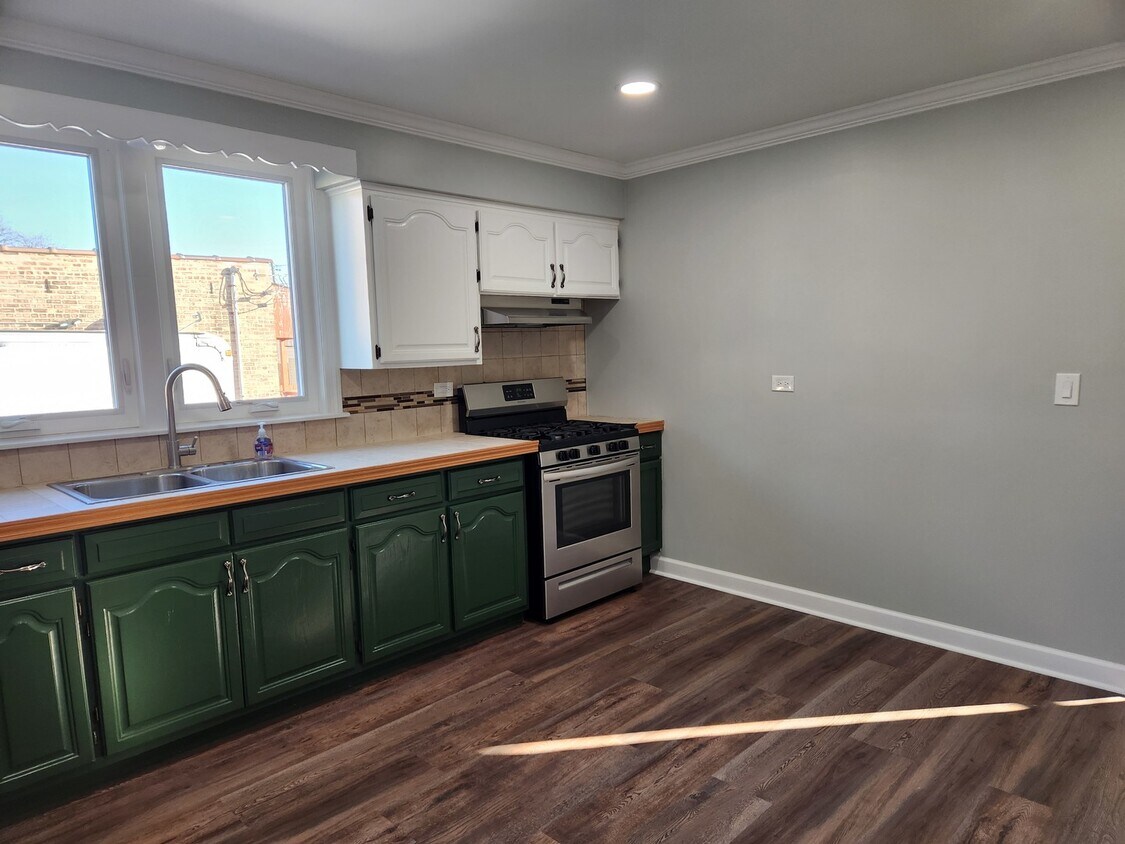 Building Photo - 4219 W 59th St