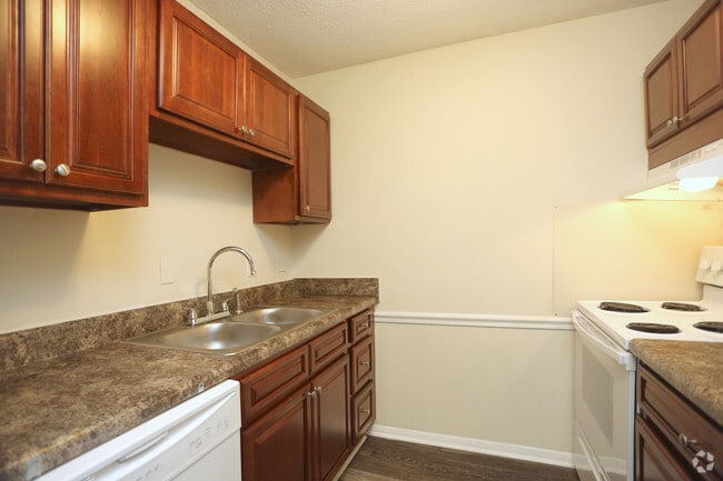 Building Photo - Hanover Court Apartments