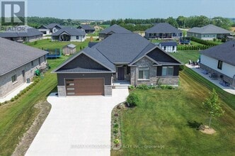 Building Photo - 11 McTavish Cres
