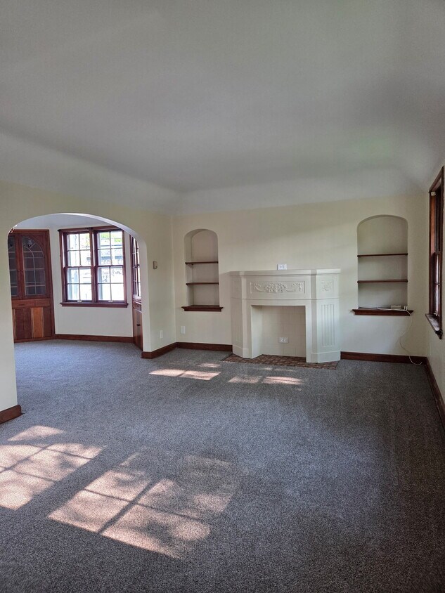 Living/Dining - 3122 N 49th St