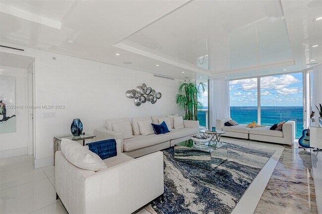 Building Photo - 17555 Collins Ave