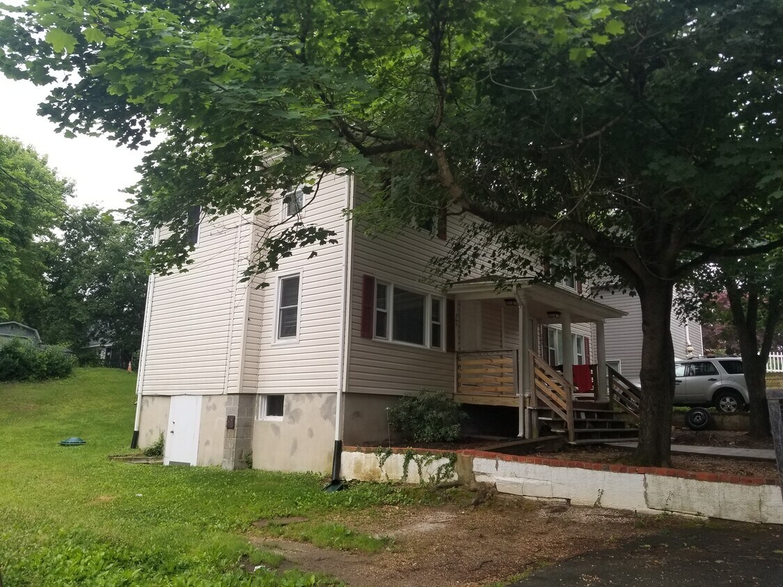 Side view - 267 West Ave