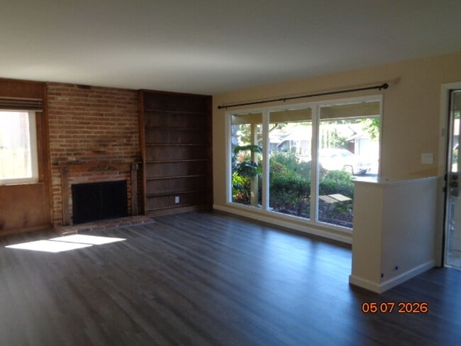 Building Photo - 449 Azalea Way
