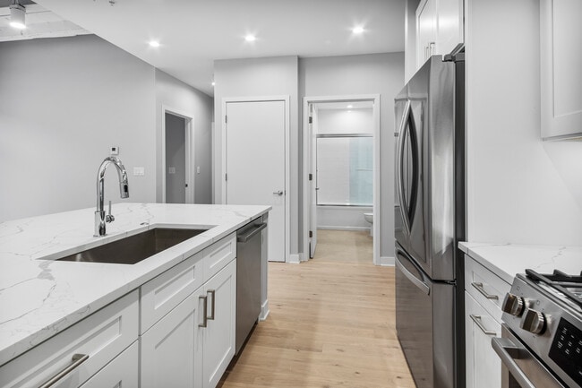 Building Photo - 4622 N Ashland Ave