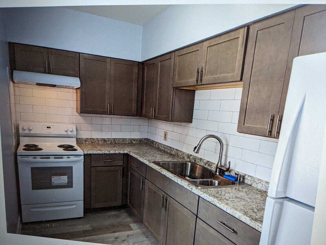 Cocina de la unidad 106 - 409 S Maple St