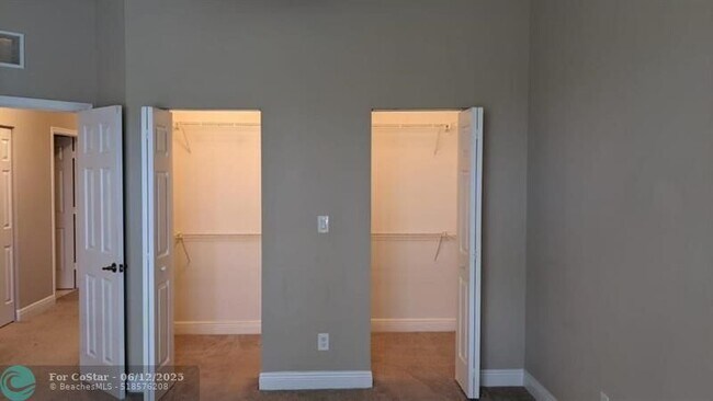 Foto del edificio - 3409 Lakeside Dr