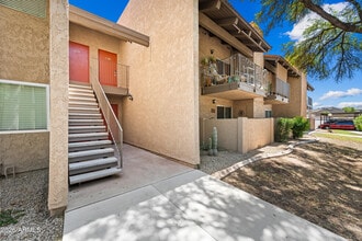 Building Photo - 5525 E Thomas Rd