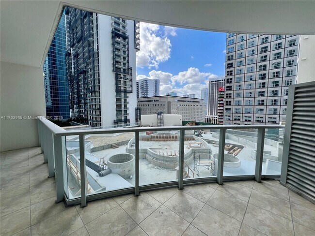 Foto del edificio - 300 S BISCAYNE Blvd