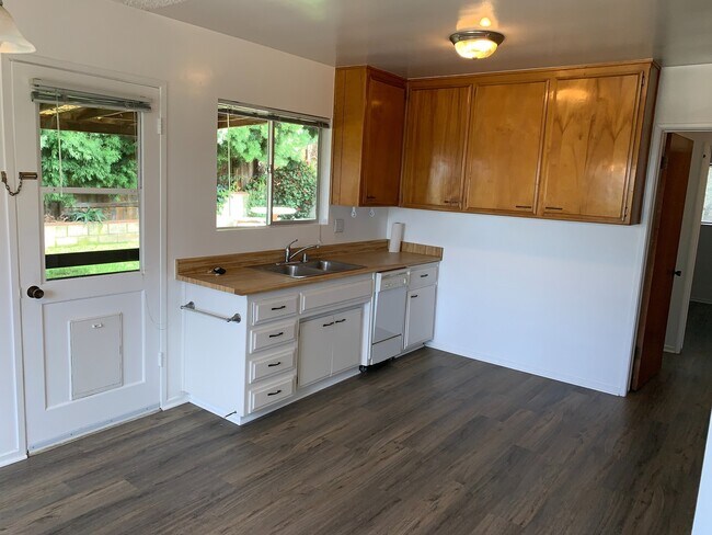 Building Photo - Downtown Del Mar Duplex with garage and yard.