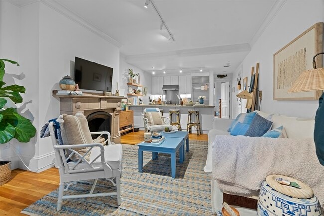 Building Photo - 72 W Rutland Sq