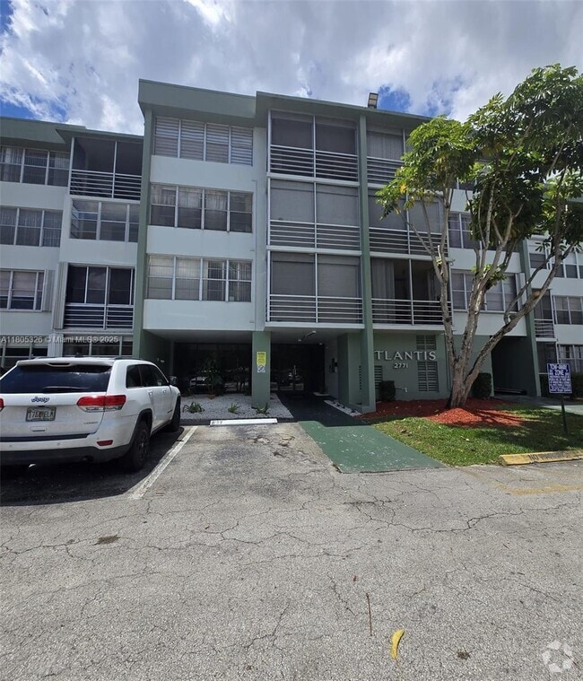 Building Photo - 2771 Taft St