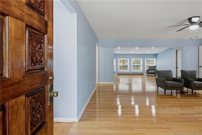 Foto del edificio - 1829 Martindale Dr
