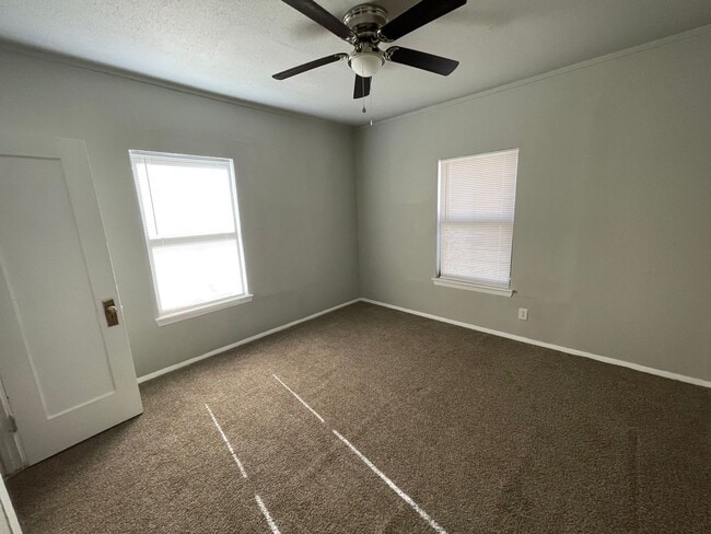 Building Photo - 3 bedroom, 2 bath