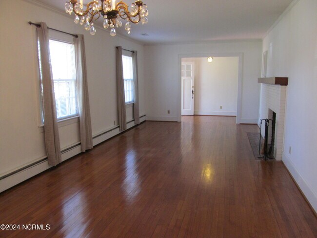 Foto del edificio - 919 Isabella Ave Ext