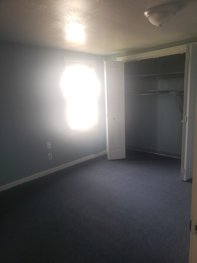 Building Photo - 208 Moss St