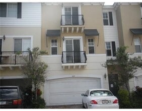 Building Photo - 509 NW 39th Cir