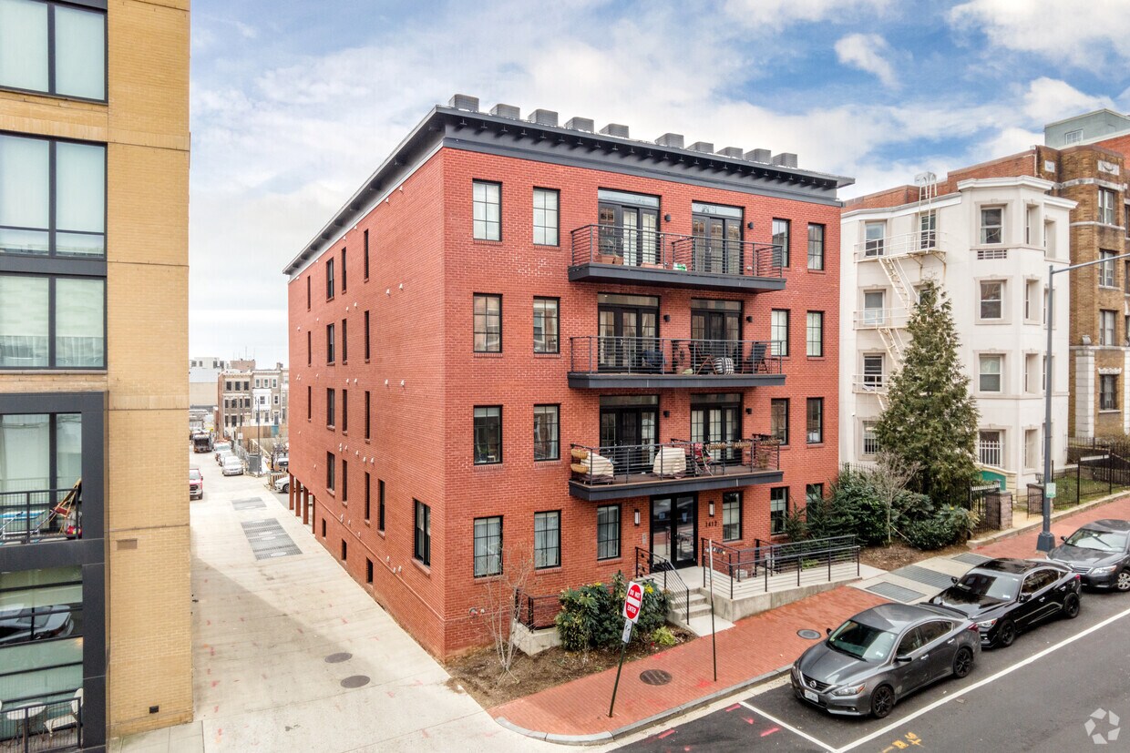 Foto principal - 1412 Chapin St NW