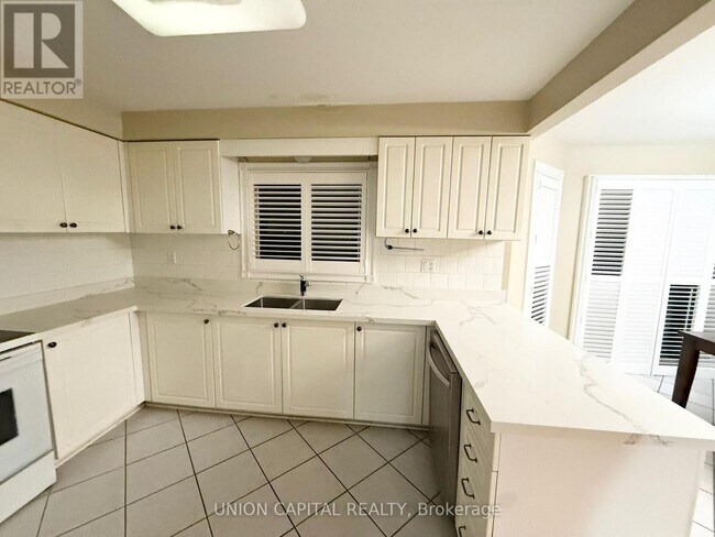 Building Photo - 51 Kimbark Crescent