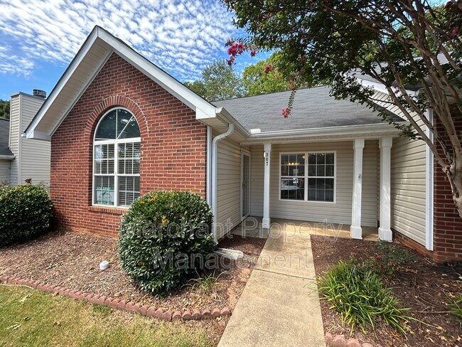 Foto del edificio - 307 Woodruff Park Ln