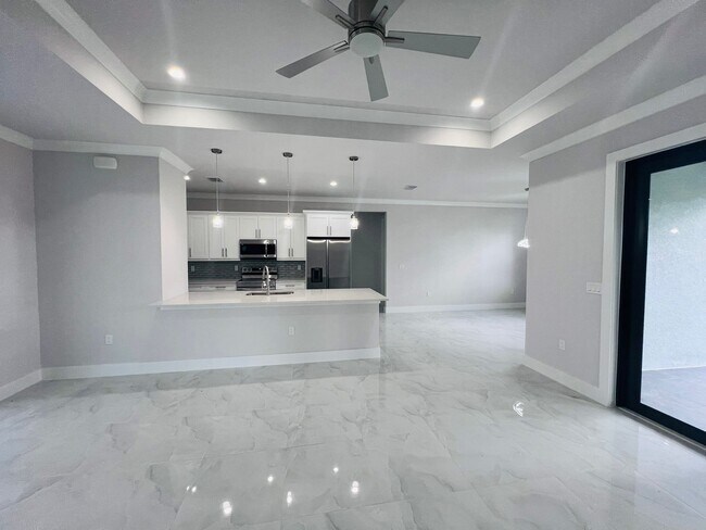 Foto del edificio - 2461 33rd Ave NE