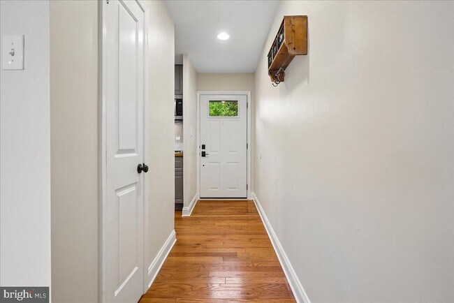 Foto del edificio - 223 Burgess Ave