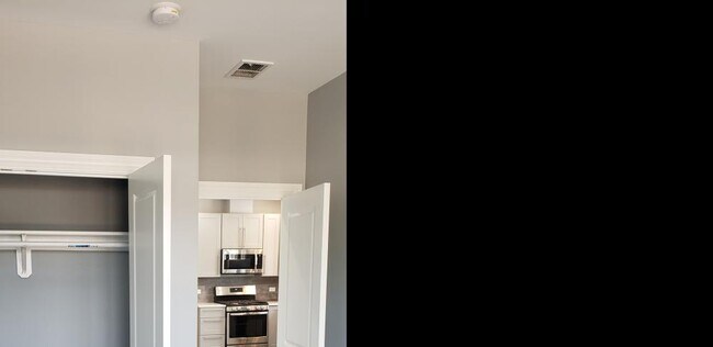Foto del edificio - 3 bedroom in Chicago IL 60641