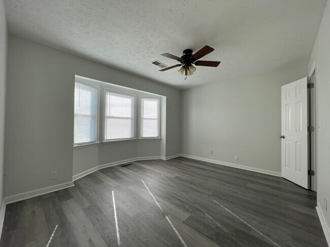 Primary room - 113 Guill Ct