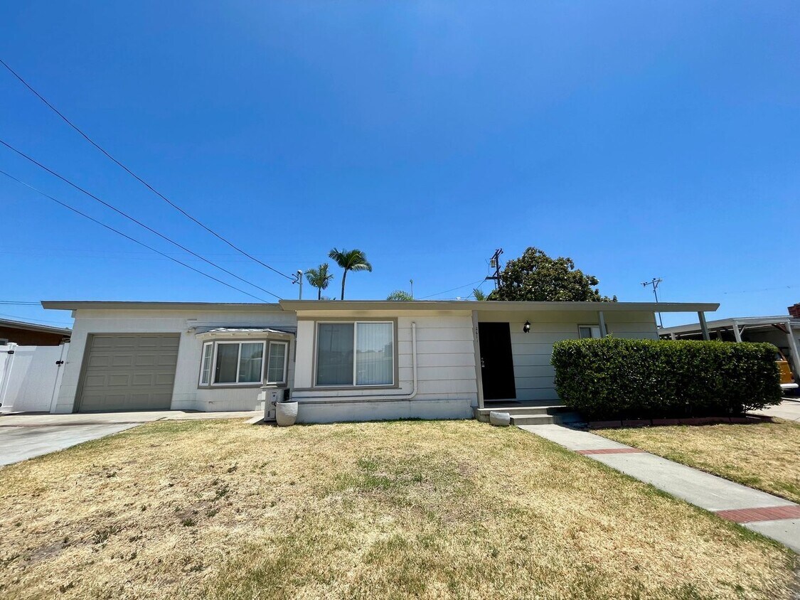 Primary Photo - Gorgeous 3 Bedroom 2 Bathroom Home In Lemo...