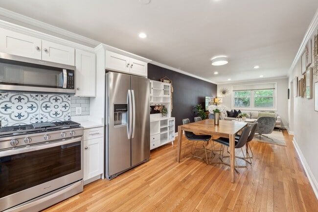 Foto del edificio - 5721 Blaine St NE