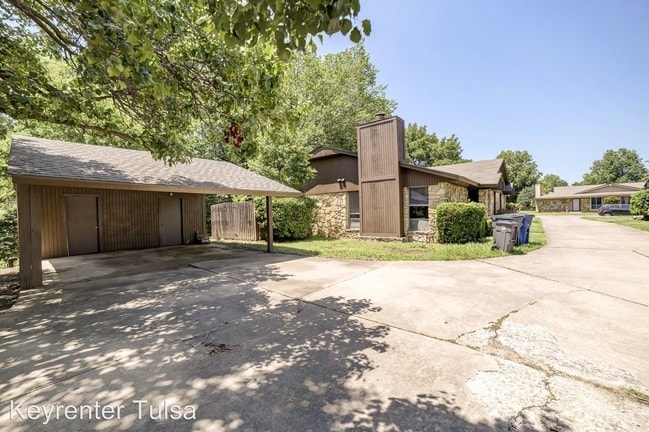 Building Photo - 5904-5904 E 33rd Ct