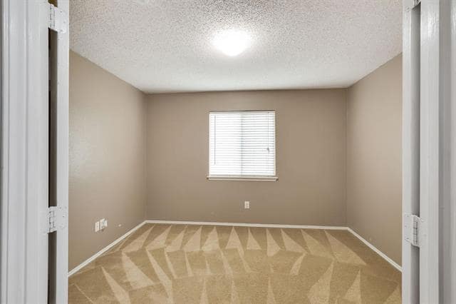 Foto del edificio - 2416 Rolling Ridge Dr