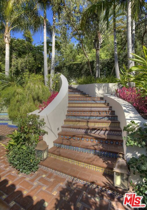 Building Photo - 2427 Castilian Dr